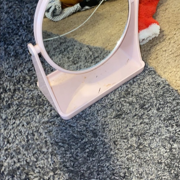a cute little mirror to do make up - Picture 2 of 2